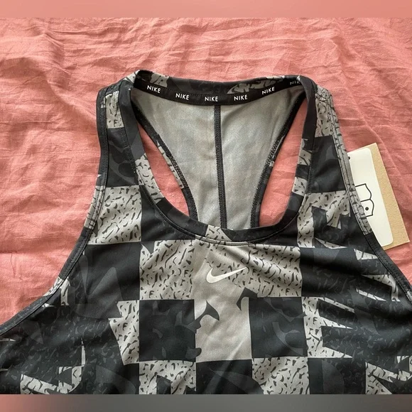 Nike Workout Tee - Picture 3 of 6